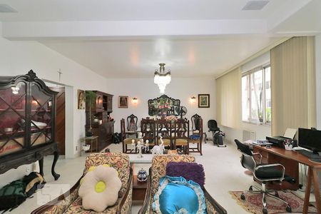 Apartamento à venda com 200m², 3 quartos e 1 vagaSala.