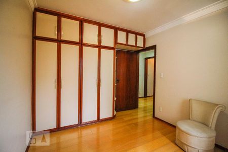 Apartamento para alugar com 140m², 3 quartos e 3 vagas Apartamento para alugar com 140m², 3 quartos e 3 vagasQuarto