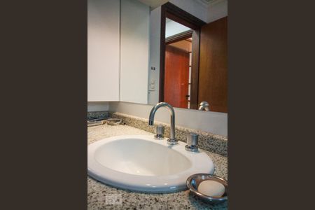 Apartamento para alugar com 140m², 3 quartos e 3 vagas Apartamento para alugar com 140m², 3 quartos e 3 vagasBanheiro