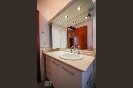 Apartamento para alugar com 140m², 3 quartos e 3 vagas Apartamento para alugar com 140m², 3 quartos e 3 vagasBanheiro da Suíte