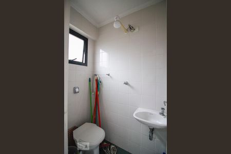 Apartamento para alugar com 140m², 3 quartos e 3 vagas Apartamento para alugar com 140m², 3 quartos e 3 vagasBanheiro de Serviço