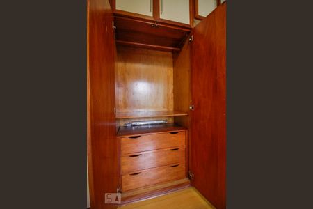 Apartamento para alugar com 140m², 3 quartos e 3 vagas Apartamento para alugar com 140m², 3 quartos e 3 vagasQuarto