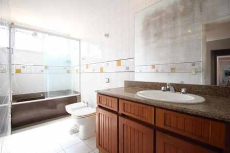 Apartamento para alugar com 235m², 4 quartos e 2 vagas Apartamento para alugar com 235m², 4 quartos e 2 vagasBanheiro Suíte