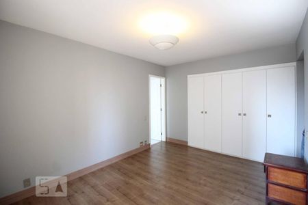 Apartamento para alugar com 235m², 4 quartos e 2 vagas Apartamento para alugar com 235m², 4 quartos e 2 vagasSuíte