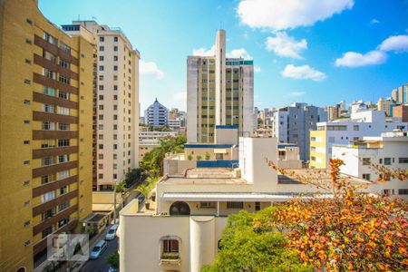 Apartamento para alugar com 235m², 4 quartos e 2 vagas Apartamento para alugar com 235m², 4 quartos e 2 vagasVista área de serviço