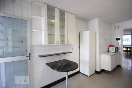 Apartamento para alugar com 235m², 4 quartos e 2 vagas Apartamento para alugar com 235m², 4 quartos e 2 vagasCozinha