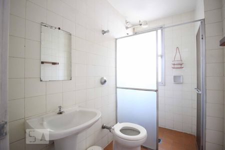 Apartamento para alugar com 235m², 4 quartos e 2 vagas Apartamento para alugar com 235m², 4 quartos e 2 vagasBanheiro de Serviço
