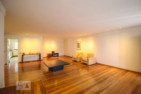 Apartamento para alugar com 235m², 4 quartos e 2 vagas Apartamento para alugar com 235m², 4 quartos e 2 vagasSala