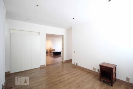 Apartamento para alugar com 235m², 4 quartos e 2 vagas Apartamento para alugar com 235m², 4 quartos e 2 vagasSala de Estar