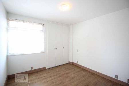 Apartamento para alugar com 235m², 4 quartos e 2 vagas Apartamento para alugar com 235m², 4 quartos e 2 vagasQuarto