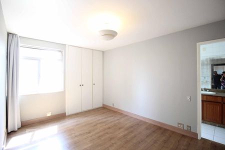 Apartamento para alugar com 235m², 4 quartos e 2 vagas Apartamento para alugar com 235m², 4 quartos e 2 vagasSuíte