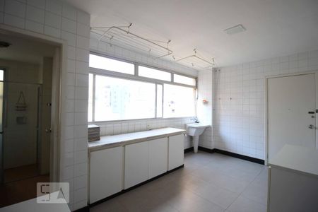 Apartamento para alugar com 235m², 4 quartos e 2 vagas Apartamento para alugar com 235m², 4 quartos e 2 vagasÁrea de Serviço