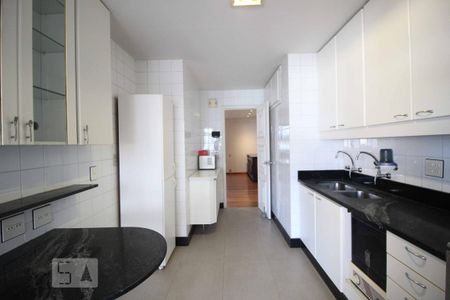 Apartamento para alugar com 235m², 4 quartos e 2 vagas Apartamento para alugar com 235m², 4 quartos e 2 vagasCozinha