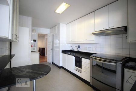 Apartamento para alugar com 235m², 4 quartos e 2 vagas Apartamento para alugar com 235m², 4 quartos e 2 vagasCozinha