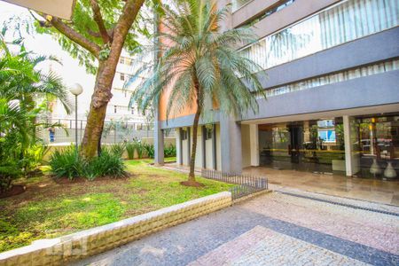 Apartamento para alugar com 235m², 4 quartos e 2 vagas Apartamento para alugar com 235m², 4 quartos e 2 vagasEntrada