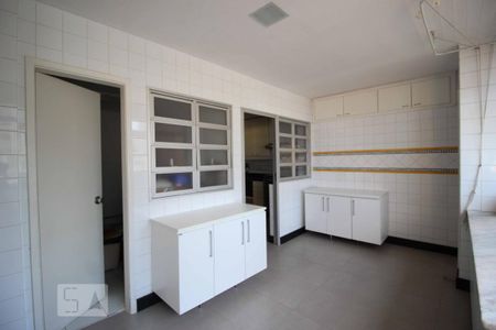 Apartamento para alugar com 235m², 4 quartos e 2 vagas Apartamento para alugar com 235m², 4 quartos e 2 vagasÁrea de Serviço