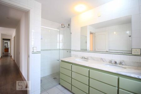 Apartamento para alugar com 235m², 4 quartos e 2 vagas Apartamento para alugar com 235m², 4 quartos e 2 vagasBanheiro Social