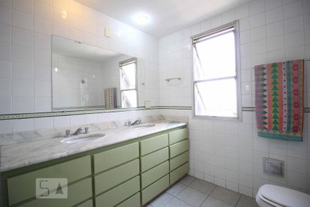 Apartamento para alugar com 235m², 4 quartos e 2 vagas Apartamento para alugar com 235m², 4 quartos e 2 vagasBanheiro Social