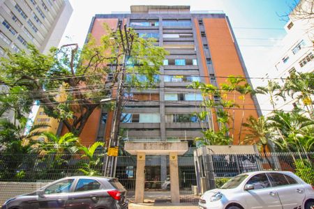 Apartamento para alugar com 235m², 4 quartos e 2 vagas Apartamento para alugar com 235m², 4 quartos e 2 vagasFachada