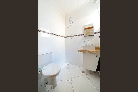 Casa de condomínio para alugar com 70m², 2 quartos e 1 vaga Casa de condomínio para alugar com 70m², 2 quartos e 1 vagaBanheiro da Suíte 2