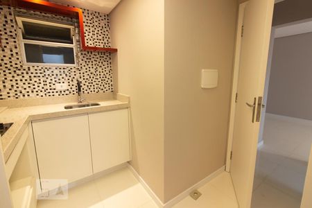 Cozinha de apartamento para alugar com 1 quarto, 40m² em Juvevê, Curitiba