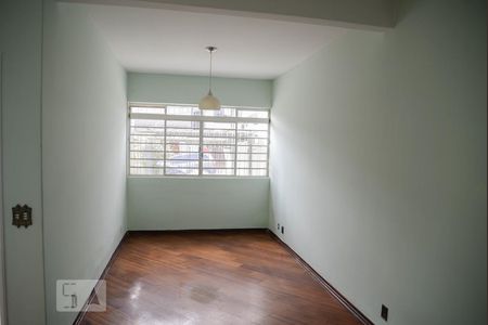 Casa para alugar com 130m², 3 quartos e 3 vagas Casa para alugar com 130m², 3 quartos e 3 vagasSala