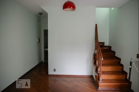 Casa para alugar com 130m², 3 quartos e 3 vagas Casa para alugar com 130m², 3 quartos e 3 vagasSala