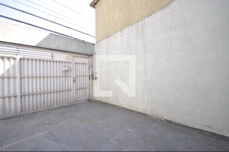 Garagem de casa para alugar com 2 quartos, 110m² em Vila Mazzei, São Paulo