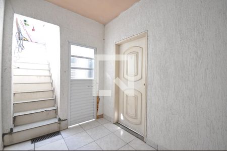 Hall de entrada de casa para alugar com 2 quartos, 110m² em Vila Mazzei, São Paulo