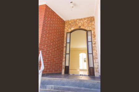 Casa à venda com 252m², 3 quartos e 6 vagasEntrada