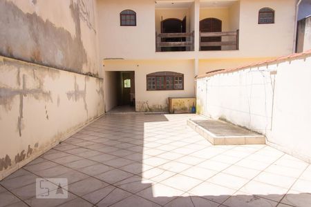 Casa à venda com 252m², 3 quartos e 6 vagasQuintal