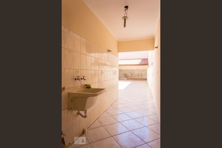 Casa à venda com 252m², 3 quartos e 6 vagasLavanderia