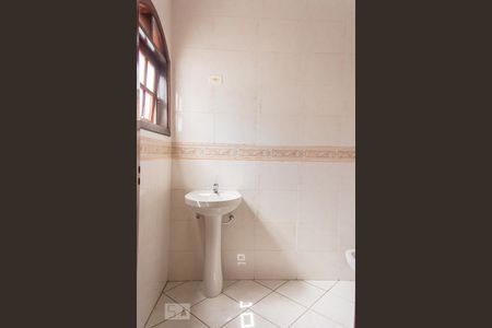 Casa à venda com 252m², 3 quartos e 6 vagasBanheiro da suíte 2