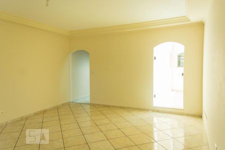 Sala de casa para alugar com 3 quartos, 252m² em Santa Teresinha, Santo André