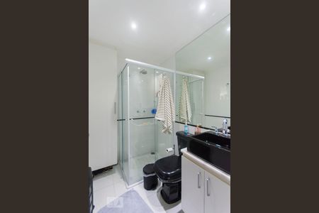Banheiro de apartamento à venda com 2 quartos, 72m² em Ibirapuera, São Paulo