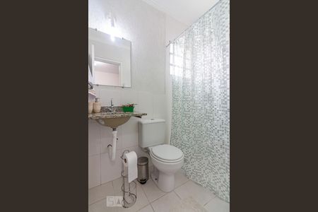 Banheiro da Suite 1 de casa para alugar com 2 quartos, 70m² em Jardim Ester, São Paulo
