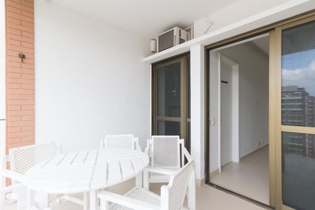 Varanda de apartamento para alugar com 2 quartos, 70m² em Barra da Tijuca, Rio de Janeiro