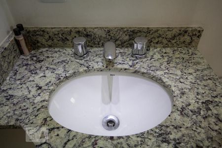 Apartamento para alugar com 75m², 2 quartos e 2 vagasBanheiro da Suíte 