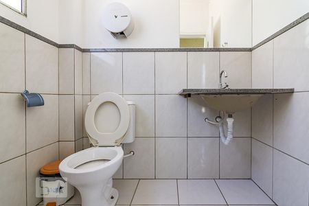 Apartamento para alugar com 48m², 2 quartos e 1 vaga Apartamento para alugar com 48m², 2 quartos e 1 vagaBanheiro do Salão de Festas 1