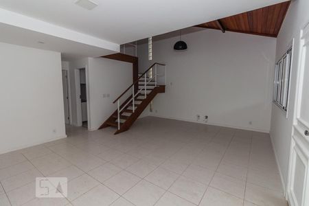 Sala de casa de condomínio à venda com 4 quartos, 170m² em Recreio dos Bandeirantes, Rio de Janeiro