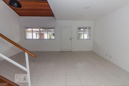 Sala de casa de condomínio à venda com 4 quartos, 170m² em Recreio dos Bandeirantes, Rio de Janeiro