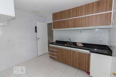 Casa de condomínio à venda com 170m², 4 quartos e 1 vaga Casa de condomínio à venda com 170m², 4 quartos e 1 vagaCozinha - Armários
