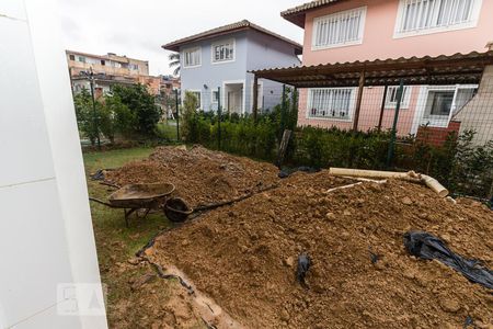 Casa de condomínio à venda com 170m², 4 quartos e 1 vaga Casa de condomínio à venda com 170m², 4 quartos e 1 vagaQuintal