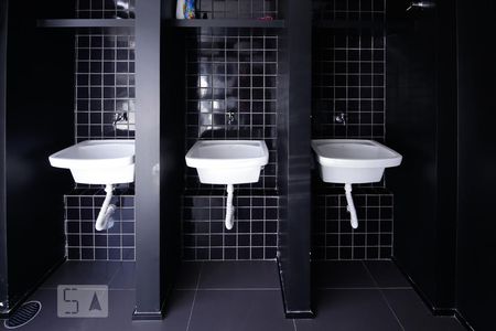 Studio para alugar com 30m², 1 quarto e 1 vaga Studio para alugar com 30m², 1 quarto e 1 vagaLavanderia