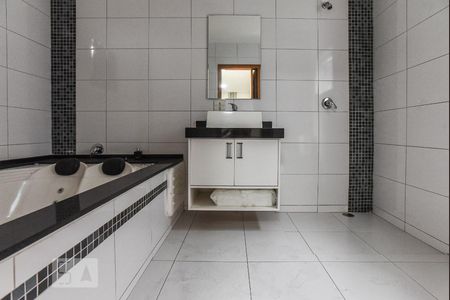 Casa à venda com 211m², 3 quartos e 3 vagasBanheiro da Suíte