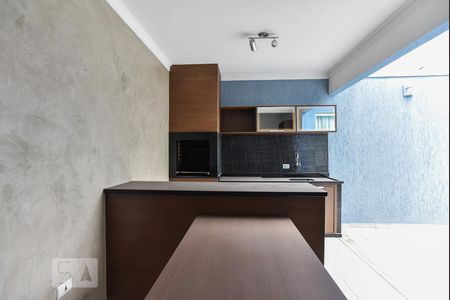 Casa à venda com 211m², 3 quartos e 3 vagasQuintal