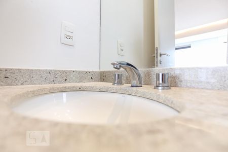 Banheiro de kitnet/studio para alugar com 1 quarto, 32m² em Saúde, São Paulo