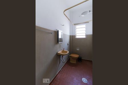 Banheiro de casa para alugar com 1 quarto, 60m² em Vila Laís, São Paulo