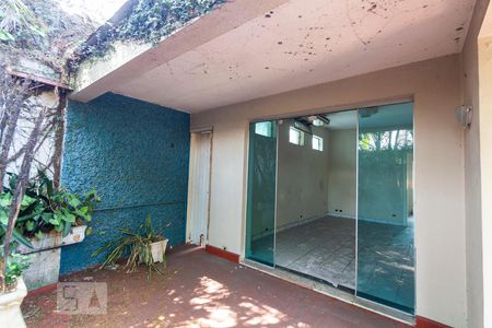 Casa à venda com 160m², 3 quartos e 8 vagasEntrada