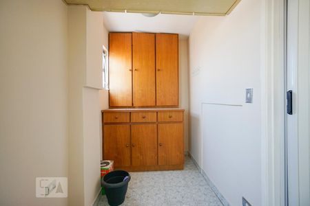 Apartamento à venda com 96m², 3 quartos e 2 vagas Apartamento à venda com 96m², 3 quartos e 2 vagasQuarto de serviço